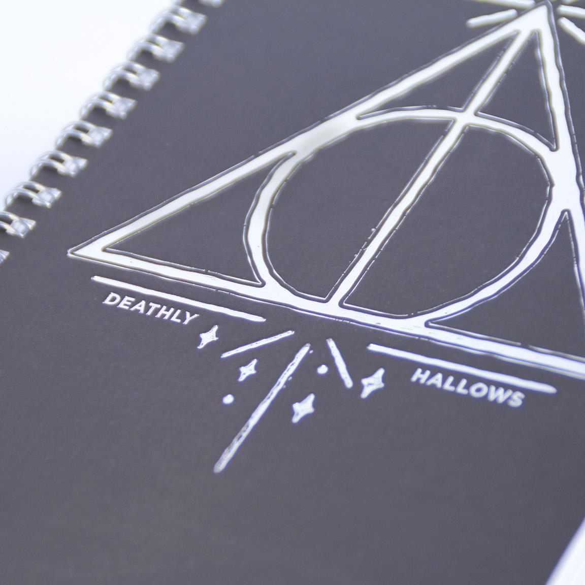 Set of 6 Harry Potter A5 Notebooks (4 x red 2 x black) Set of 6 Harry Potter A5 Notebooks (4 x red 2 x black)